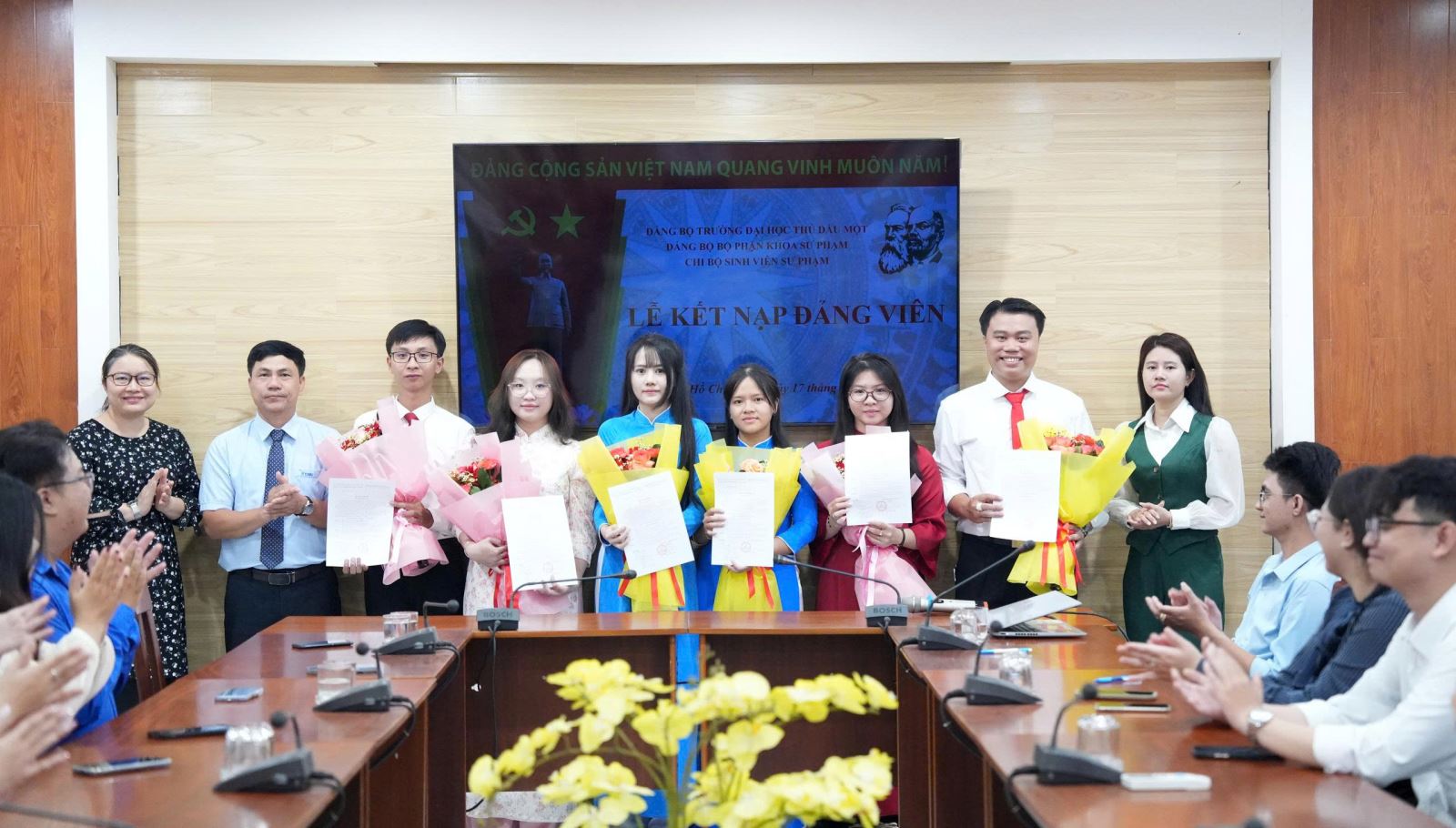 Tham dự buổi lễ